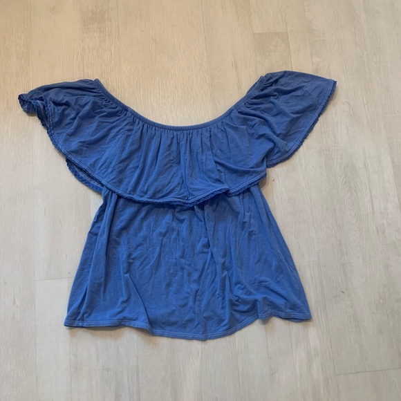 AE soft and sexy off the shoulder top - Picture 1 of 4